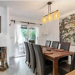 Сasa de vacaciones Luxury 3 Bed Townhouse In Puerto Banus *