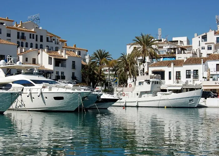 Сasa de vacaciones Luxury 3 Bed Townhouse In Puerto Banus Marbella