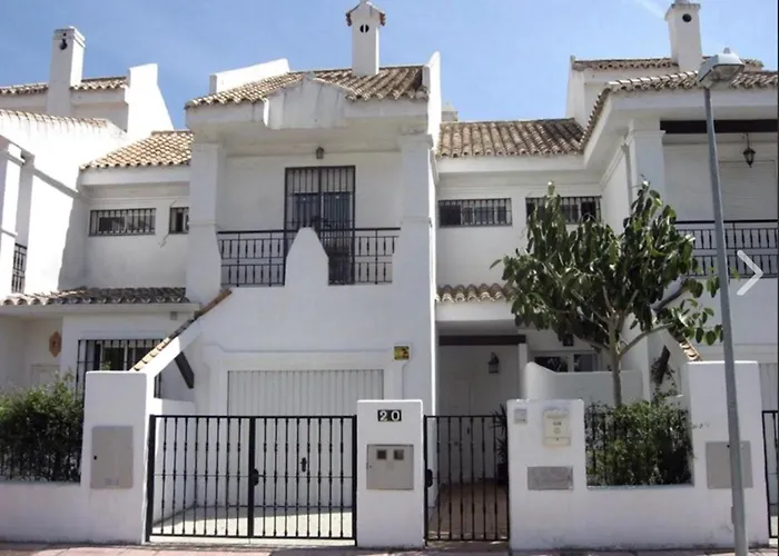 Luxury 3 Bed Townhouse In Puerto Banus Hébergement de vacances Marbellac
