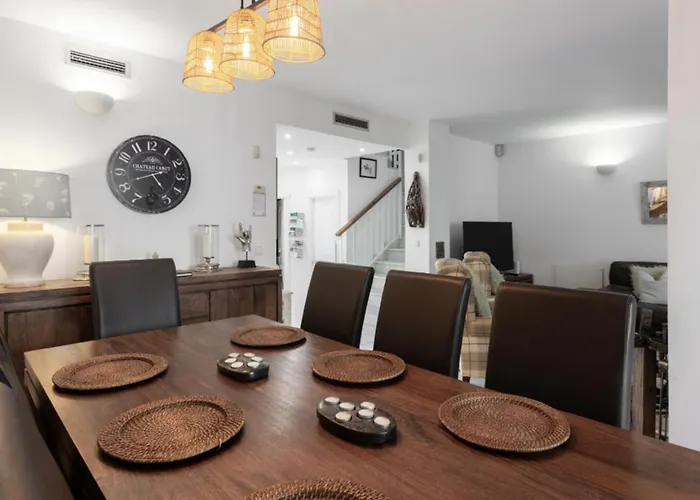 Luxury 3 Bed Townhouse In Puerto Banus Hébergement de vacances *
