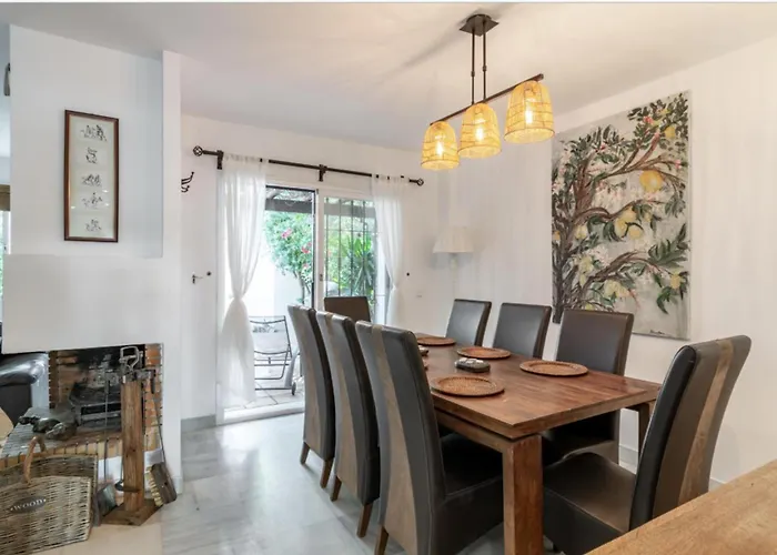 Сasa de vacaciones Luxury 3 Bed Townhouse In Puerto Banus *