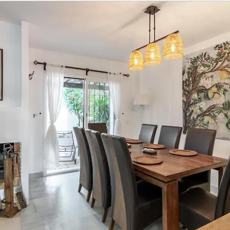 別荘 Luxury 3 Bed Townhouse In Puerto Banus *